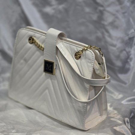 شنطة جلد لامع انيقة +شال هدية