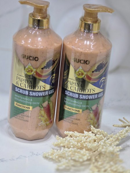 ​جل ومقشر استحمام GUCIO بالبابايا والجزر