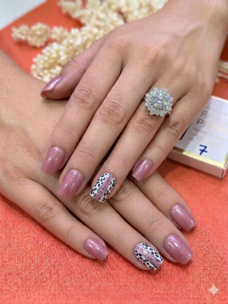 أظافر لامع Fancy