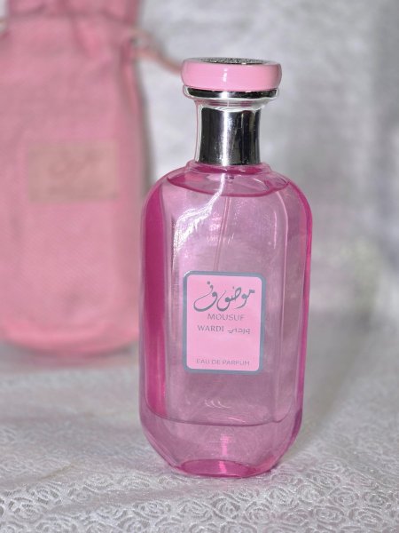 عطر موصوف زهري من أرض الزعفران