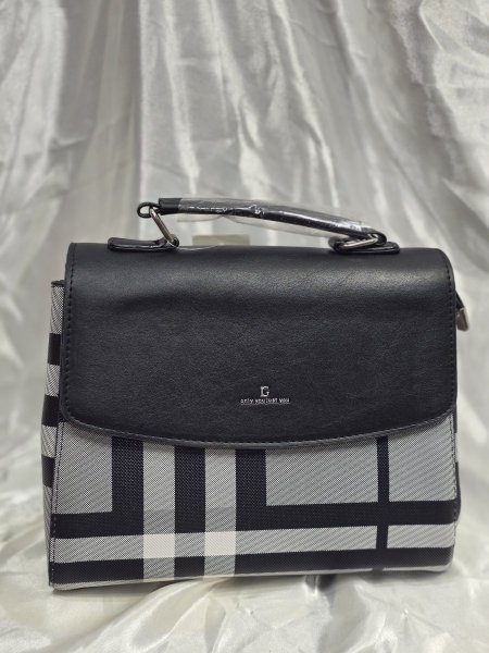 شنطه فخم وأنيقه كروهات لون اسود