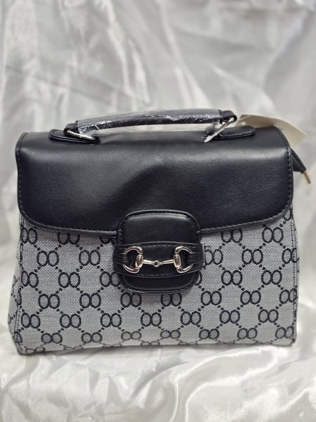 شنط فخمه وأنيقه لون اسود OO