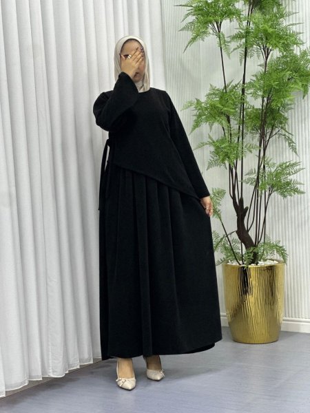 فستان أسود مع ربطة