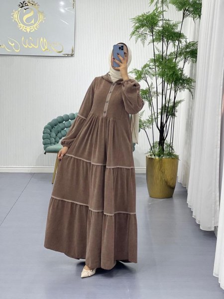 فستان كسرات مخمل بني فاتح